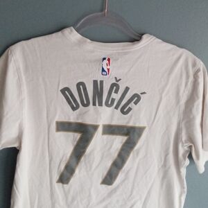 Nike NBA Dallas Mavericks Luka Doncic 77 T Shirt White Youth Size